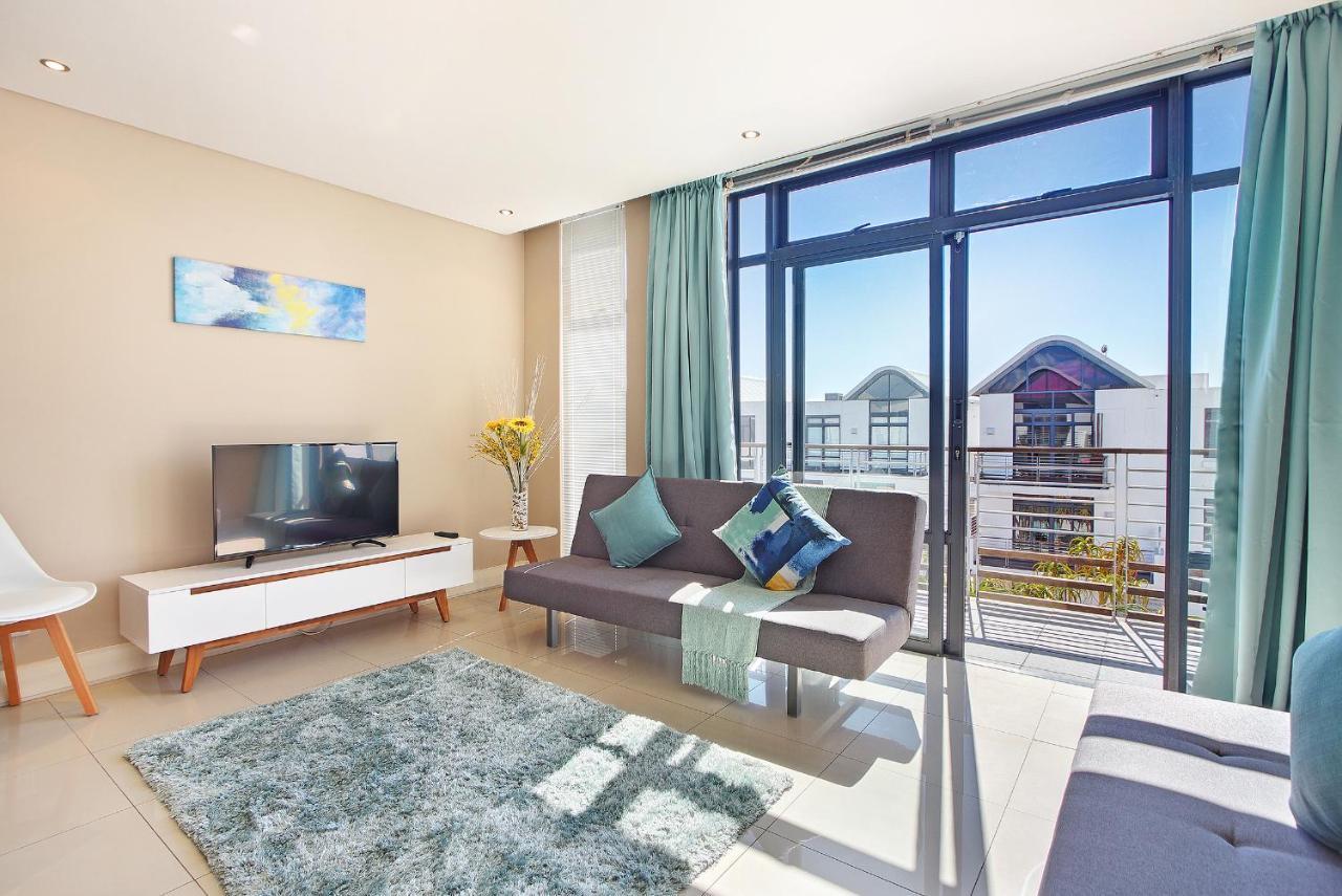 A Modern Unit, Self Checkin, Restaurants And Shops Below Cidade Do Cabo