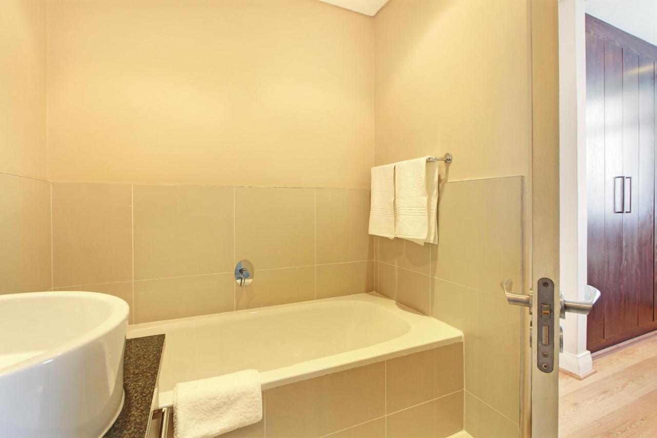 Apartamento A Modern Unit, Self Checkin, Restaurants And Shops Below Cidade Do Cabo