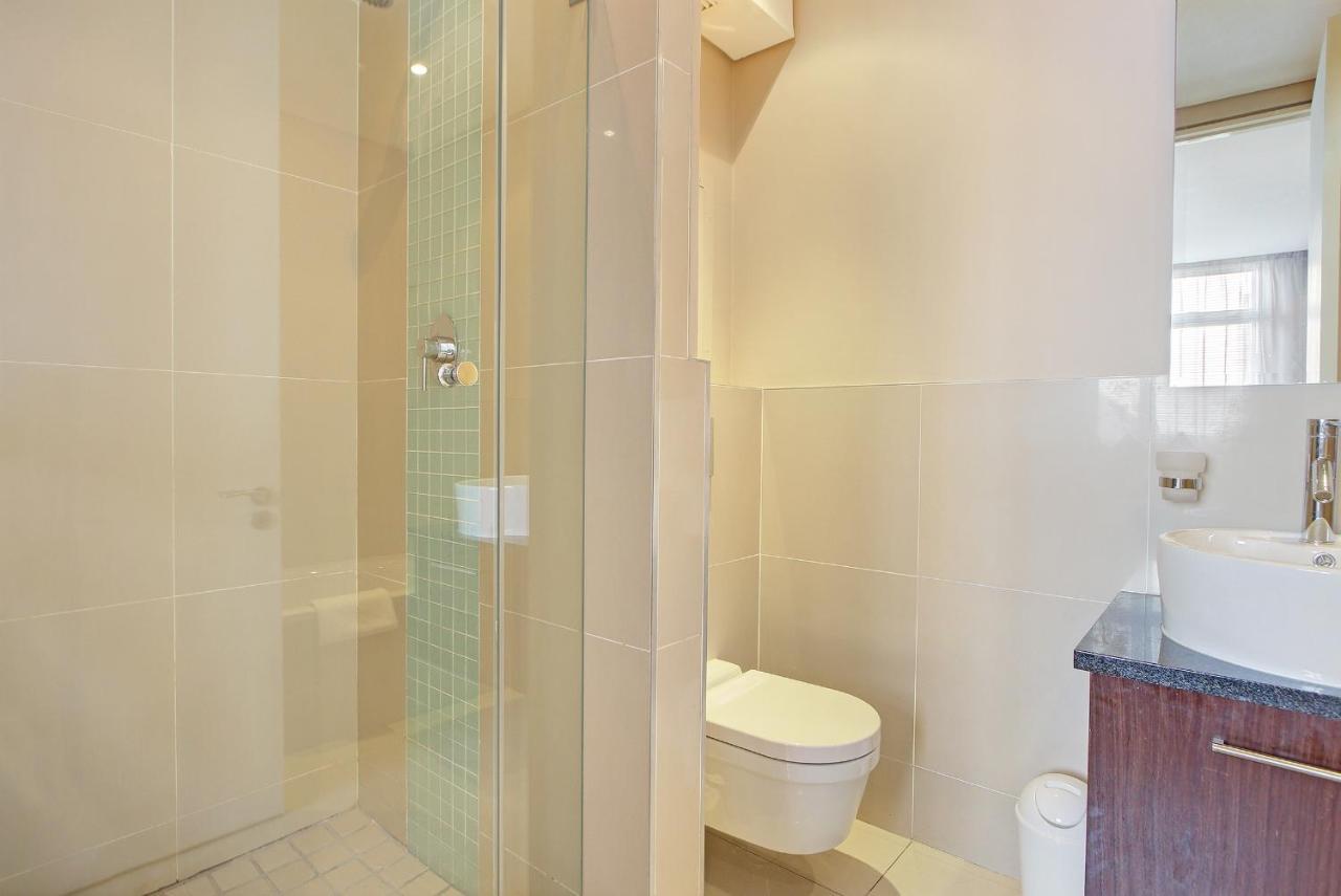 A Modern Unit, Self Checkin, Restaurants And Shops Below Apartamento