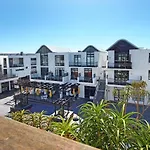 A Modern Unit, Self Checkin, Restaurants And Shops Below
